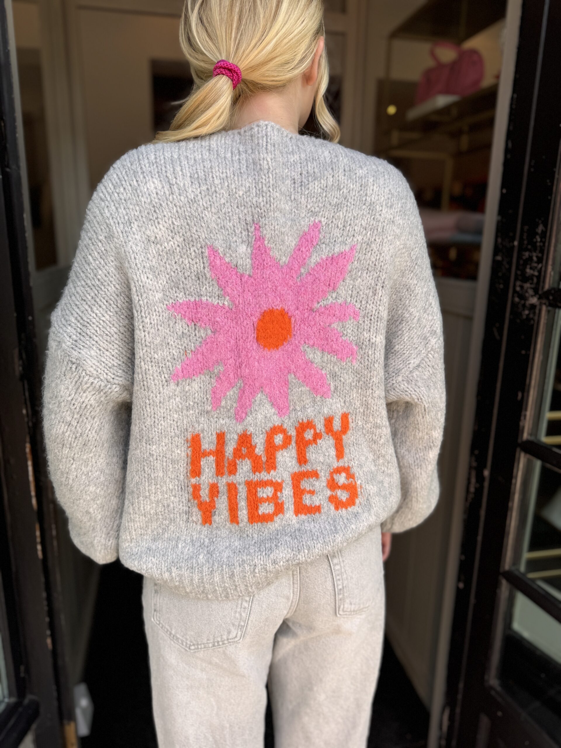 Image Patricia vest “Happy Vibes” grey